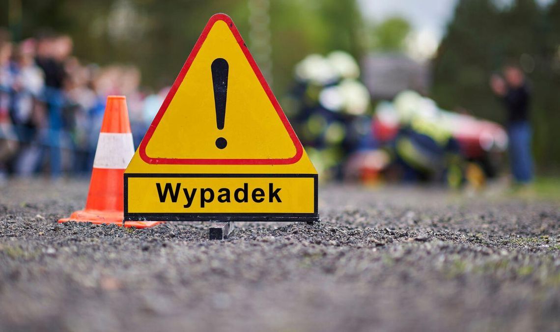 Wypadek na Podwalu Przedmiejskim w Gdańsku! Samochód wpadł na torowisko