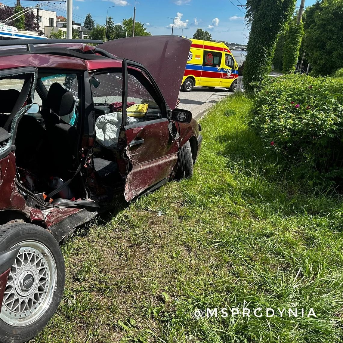 Wypadek na ul. Wielkopolskiej w Gdyni. Pasażerka w ciężkim stanie trafiła na SOR Wypadek na ul. Wielkopolskiej w Gdyni. Pasażerka w ciężkim stanie