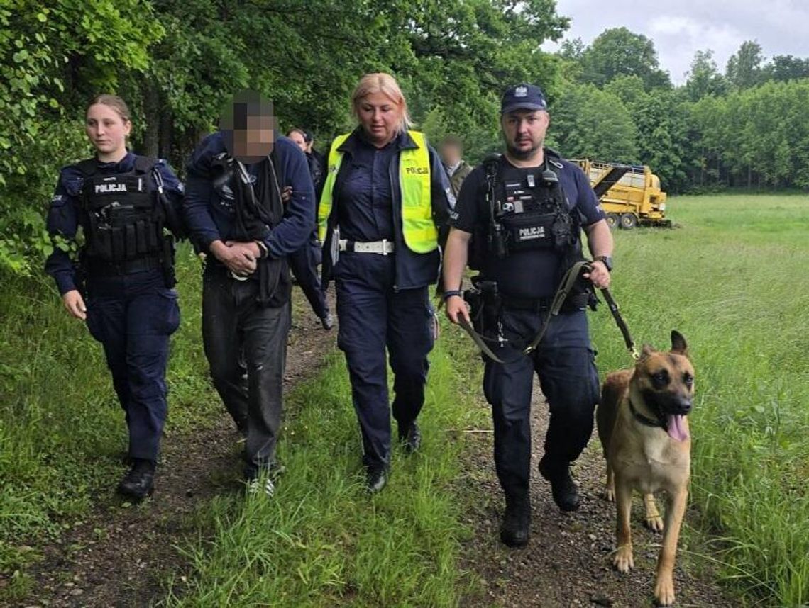 Wypadek pod Łebunią. Zostawili ranną kobietę i uciekli do lasu, wpadli po kilku godzinach Wypadek pod Łebunią. Zostawili ranną kobietę i uciekli do lasu