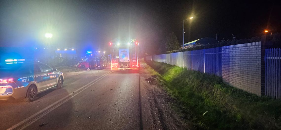 Wypadek w Błądzikowie. Ranne cztery osoby, droga powiatowa Puck – Żelistrzewo zablokowana