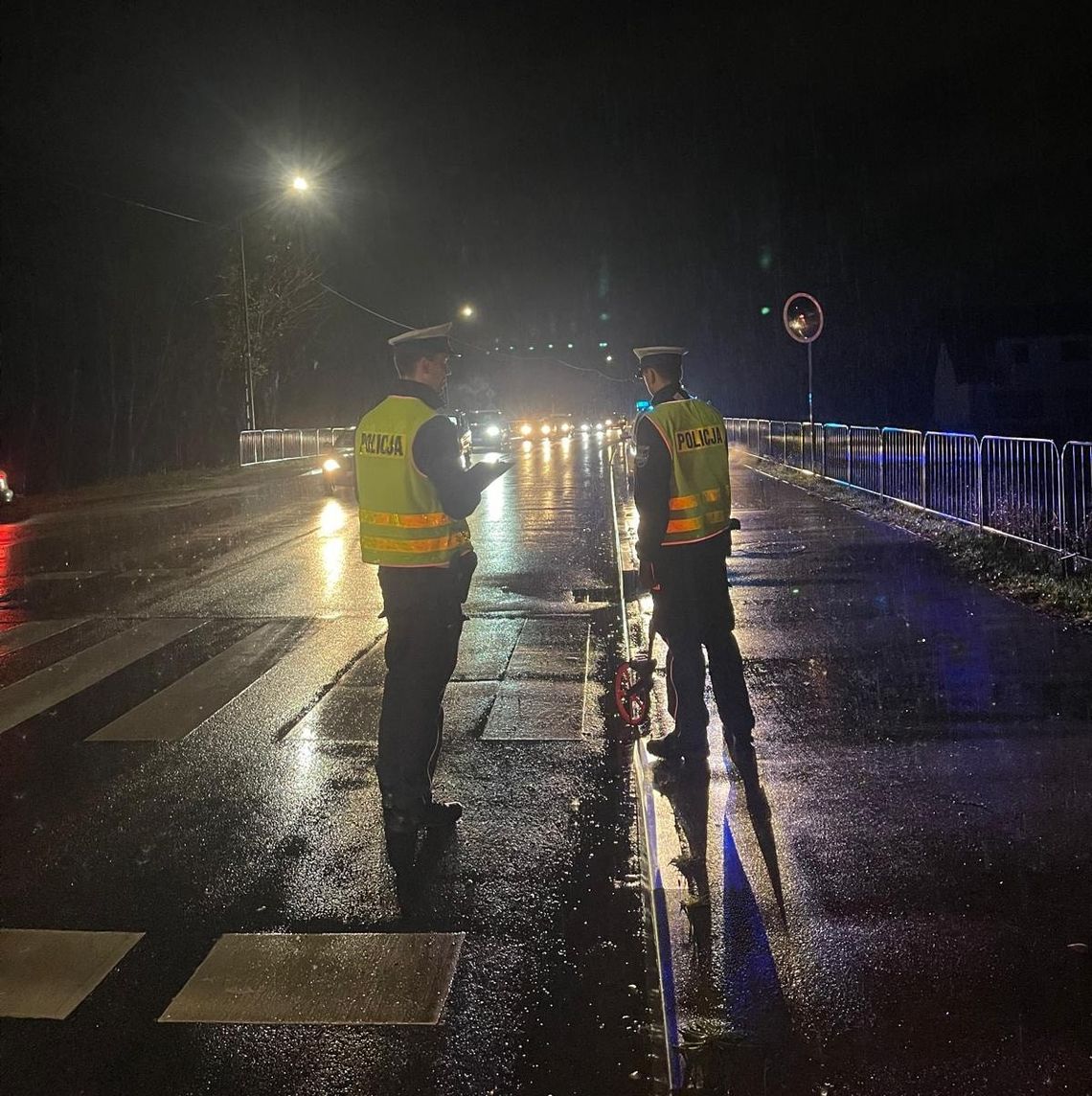 Wypadek w Kościerzynie. Dwoje 17-latków zostało potrąconych na pasach Wypadek w Kościerzynie. Dwoje 17-latków potrąconych na pasach