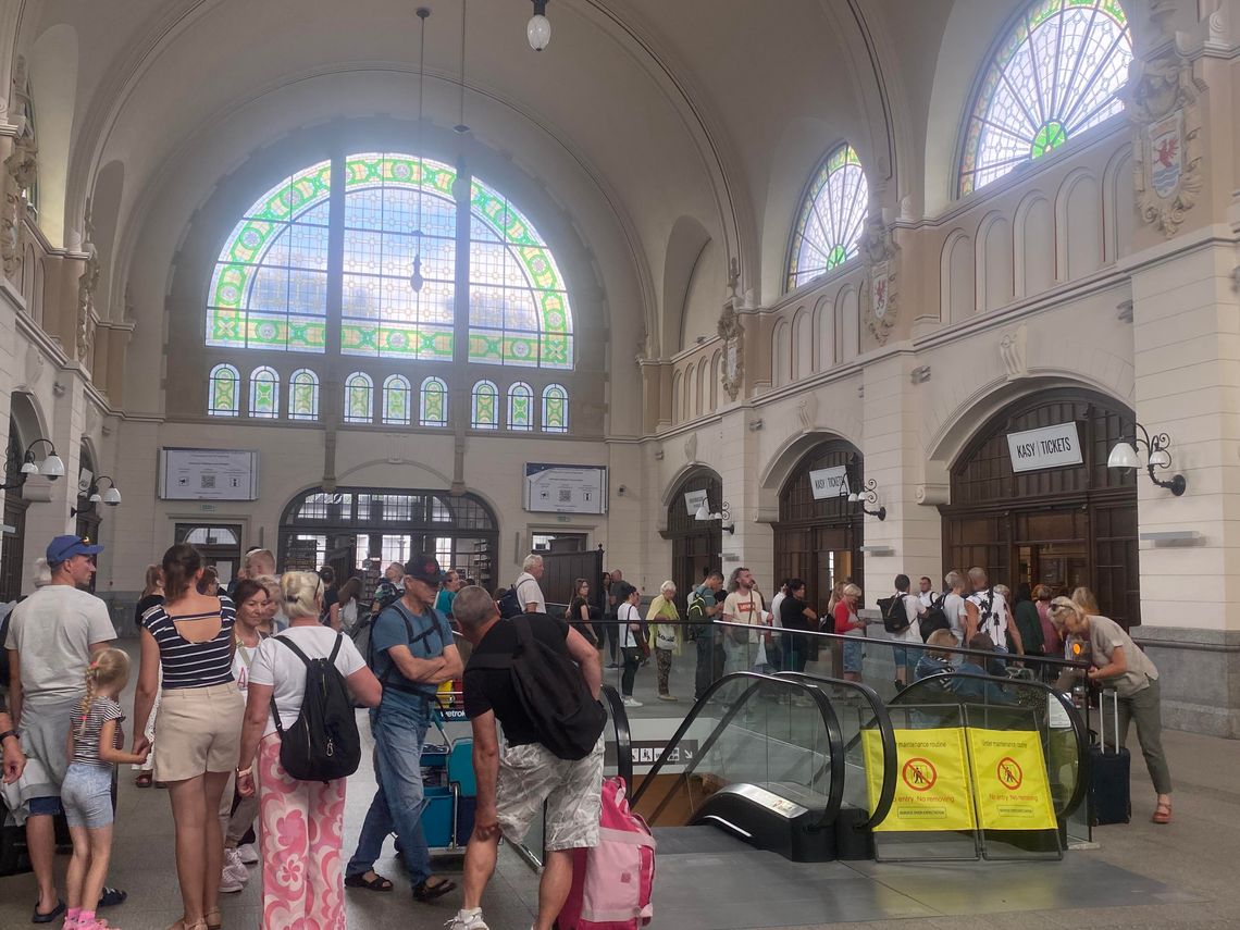 Wyświetlacze z rozkładem na dworcu w Gdańsku nie działają od miesięcy. Pasażerowie wściekli!