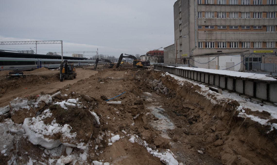 Z budowy dworca w Słupsku zniknęły kilometry kabli do sterowania ruchem