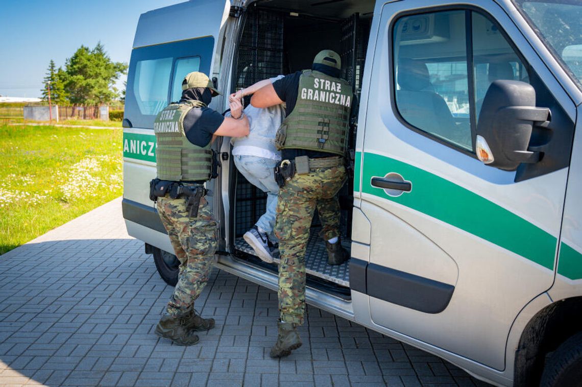 Z lotniska wprost za kraty. Recydywista deportowany z Holandii wpadł w ręce Straży Granicznej zatrzymany