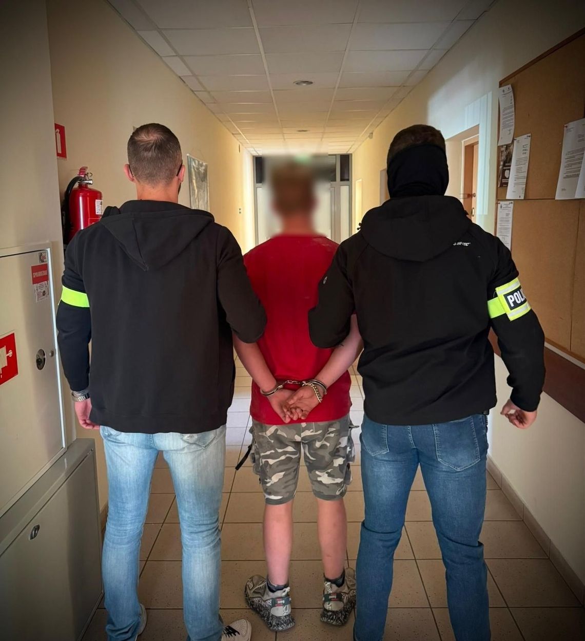Brutalny atak w tramwaju. Napastnik chciał zabrać pasażerowi pieniądze Gdańsk, atak w tramwaju
