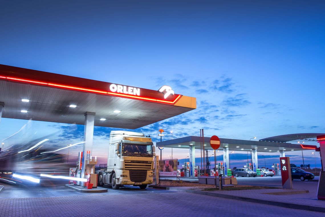 Zagraniczne stacje napędzają wyniki ORLEN-u. 76,5 mld zł przychodów i rekordowe inwestycje