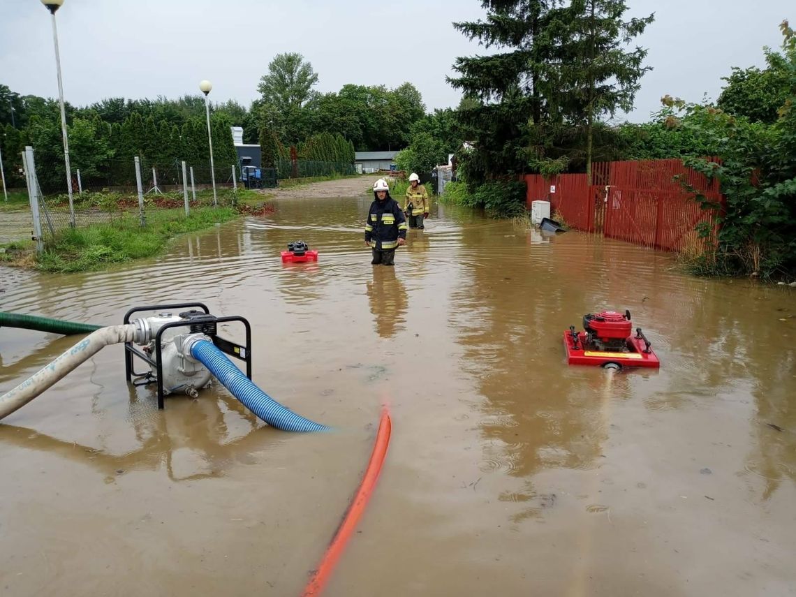 Załamanie pogody nad Pomorzem. Zalane ulice, piwnice, garaże