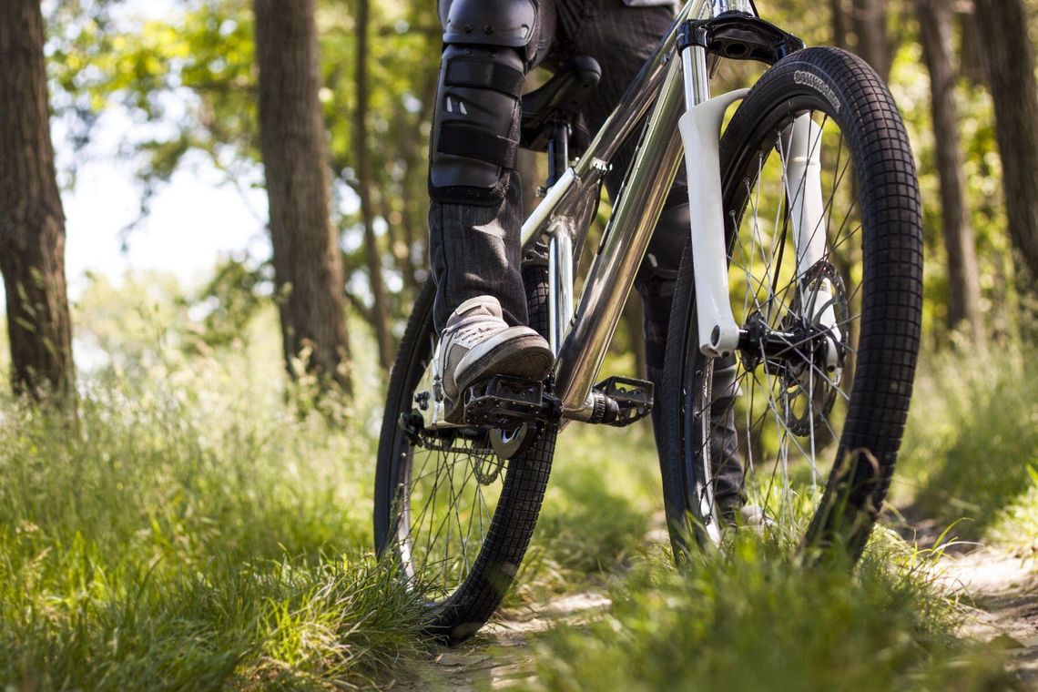 rower crossowy, zdjęcie ilustracyjne