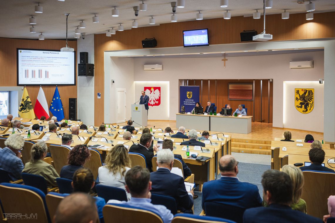 Zarząd województwa z absolutorium i wotum zaufania. Najwięcej poszło na transport i ochronę zdrowia sesja sejmiku województwa pomorskiego