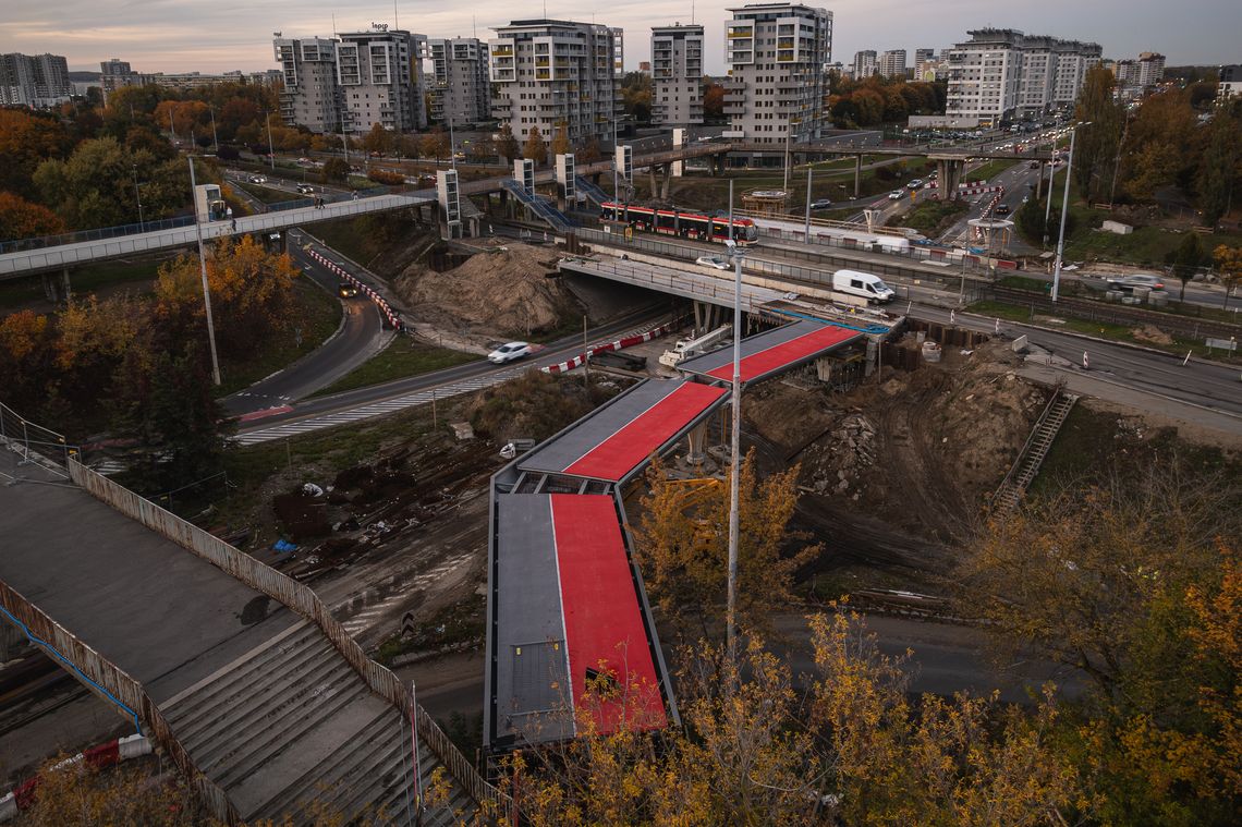 Zaspa ma teraz kolorową kładkę. Sprawdź, jak się prezentuje! kładka na Zaspie, nowe kolory, remont, Gdańsk 2026