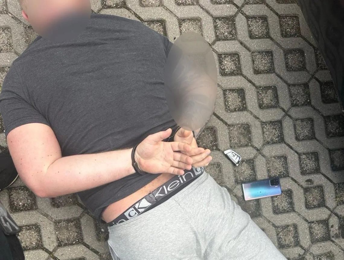 Zatrzymano kierowcę, którego ścigała gdańska policja. To przez niego dachował radiowóz Policyjny pościg na ulicach Gdańska. Kierowca BMW zatrzymany!