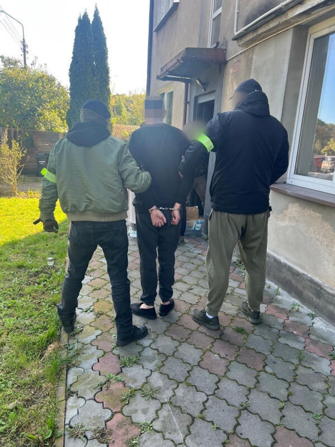 Zatrzymany w Gdyni po podpaleniu auta z Ukrainy. Policja: Miał materiały wybuchowe Zatrzymany w Gdyni po podpaleniu auta z Ukrainy. Policja: Miał materiały wybuchowe