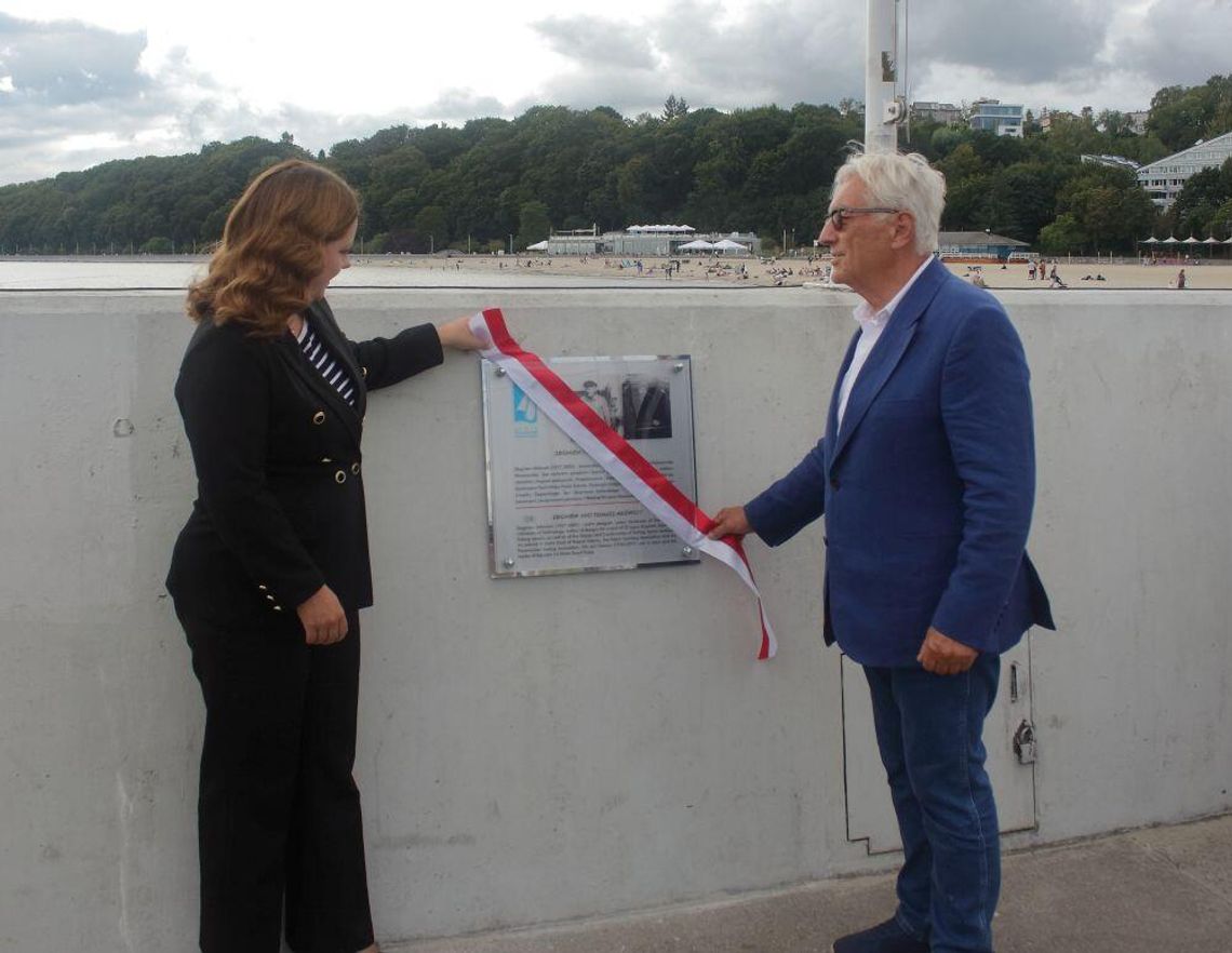 W Alei Żeglarstwa Polskiego w Gdyni odsłonięto tablicę Zbigniewa i Tomasza Milewskich