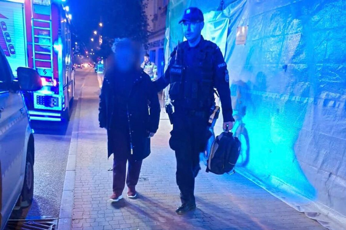 Zdezorientowana seniorka na dworcu. Sopoccy policjanci pomogli 72-latce Zdezorientowana seniorka na dworcu. Sopoccy policjanci pomogli 72-latce