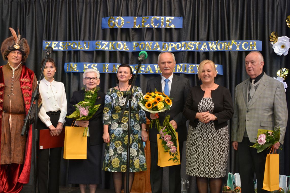 Zespół Szkół Ponadpodstawowych w Gniewie ma już 60 lat: jubileusz z nowym sztandarem