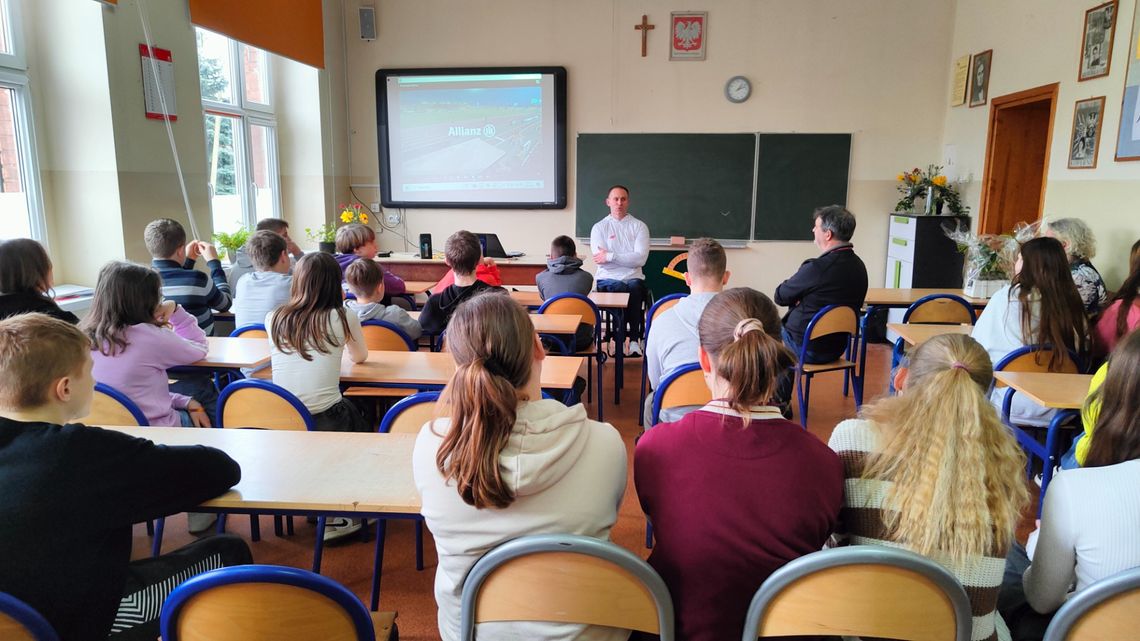 spotkanie z Lechem Stoltmanem w szkole w Rytlu