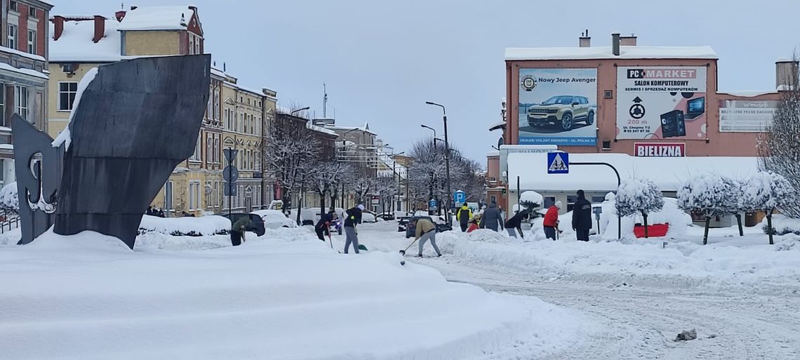 Starosta kwidzyński zwołał sztab kryzysowy! Więźniowie odśnieżają ulice