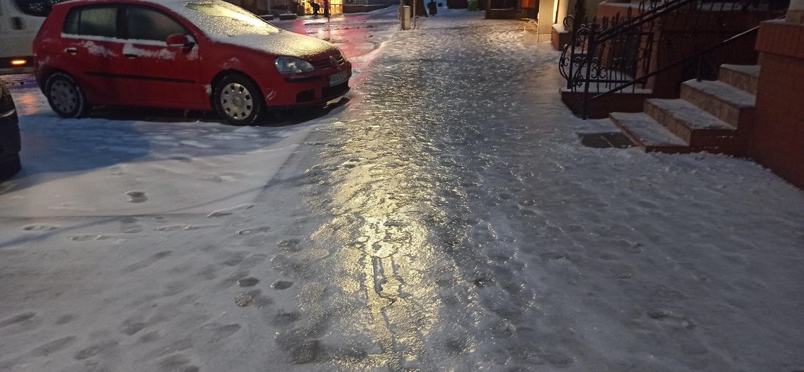 Zima na Pomorzu: Gołoledź, ale linie kolejowe już przejezdne, pracują lodołamacze