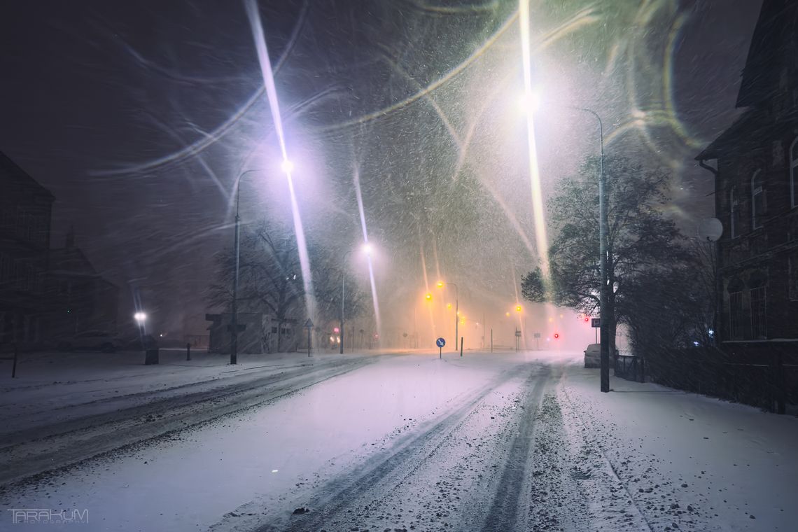 Zima paraliżuje Pomorze. Coraz więcej gmin odwołuje lekcje w szkołach i przedszkolach Zima paraliżuje Pomorze. Nowy Dwór Gdański zawiesza lekcje w szkołach i przedszkolach
