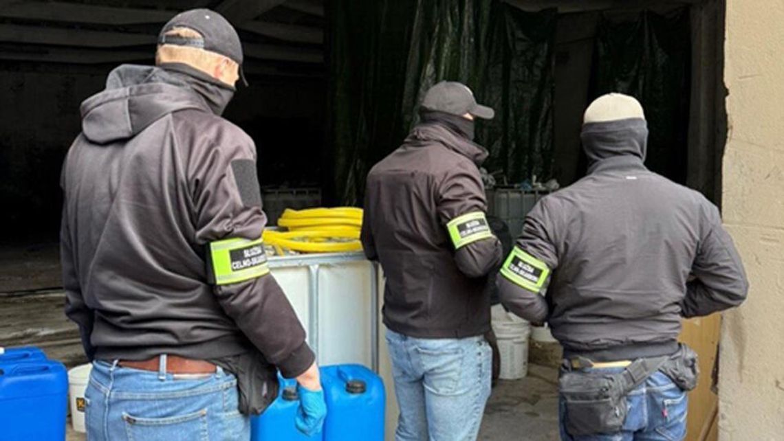 Zlikwidowali fabrykę narkotyków. W kontenerach znaleźli kilka ton chemikaliów Zlikwidowali fabrykę narkotyków. W kontenerach znaleźli kilka ton chemikaliów