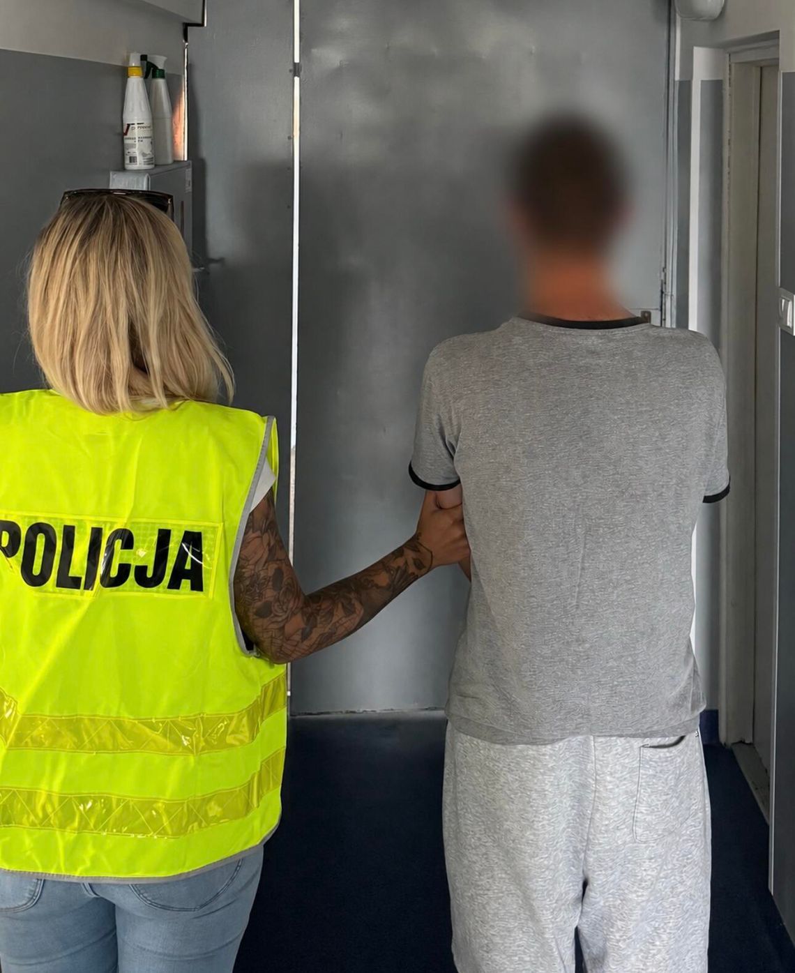 Zniszczył szlaban przed komendą straży pożarnej w Tczewie. 19-latek z zarzutem