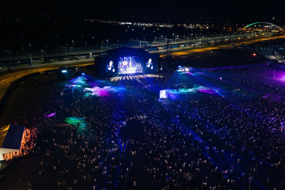 Zorza ładna, ale jeszcze nie spektakularna. Jak wypadł pierwszy dzień Dawida Podsiadło?