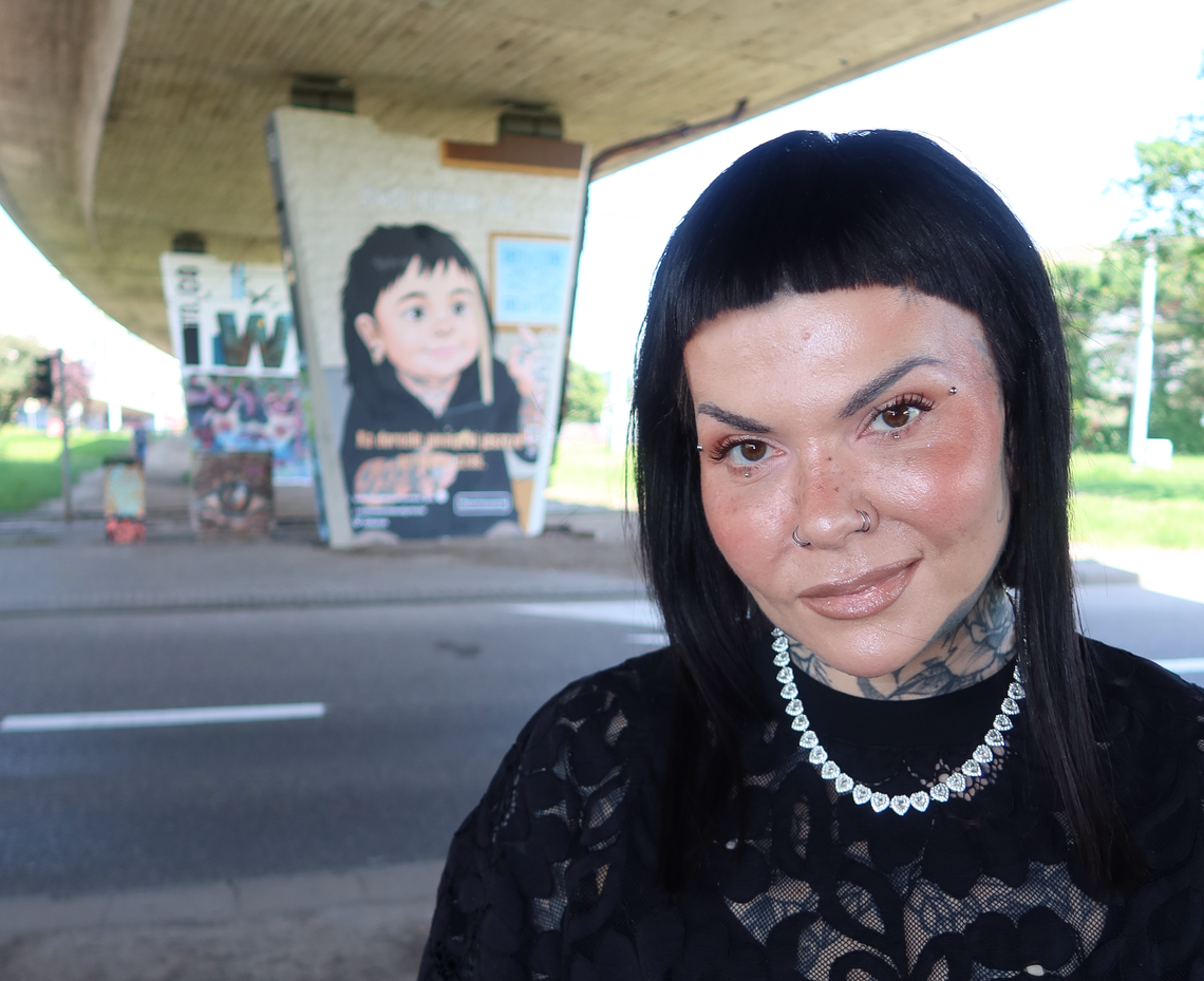Zostawił komentarz pod rolką. Tak powstał mural w Gdańsku Karolina Orzechowska i mural, Gdańsk