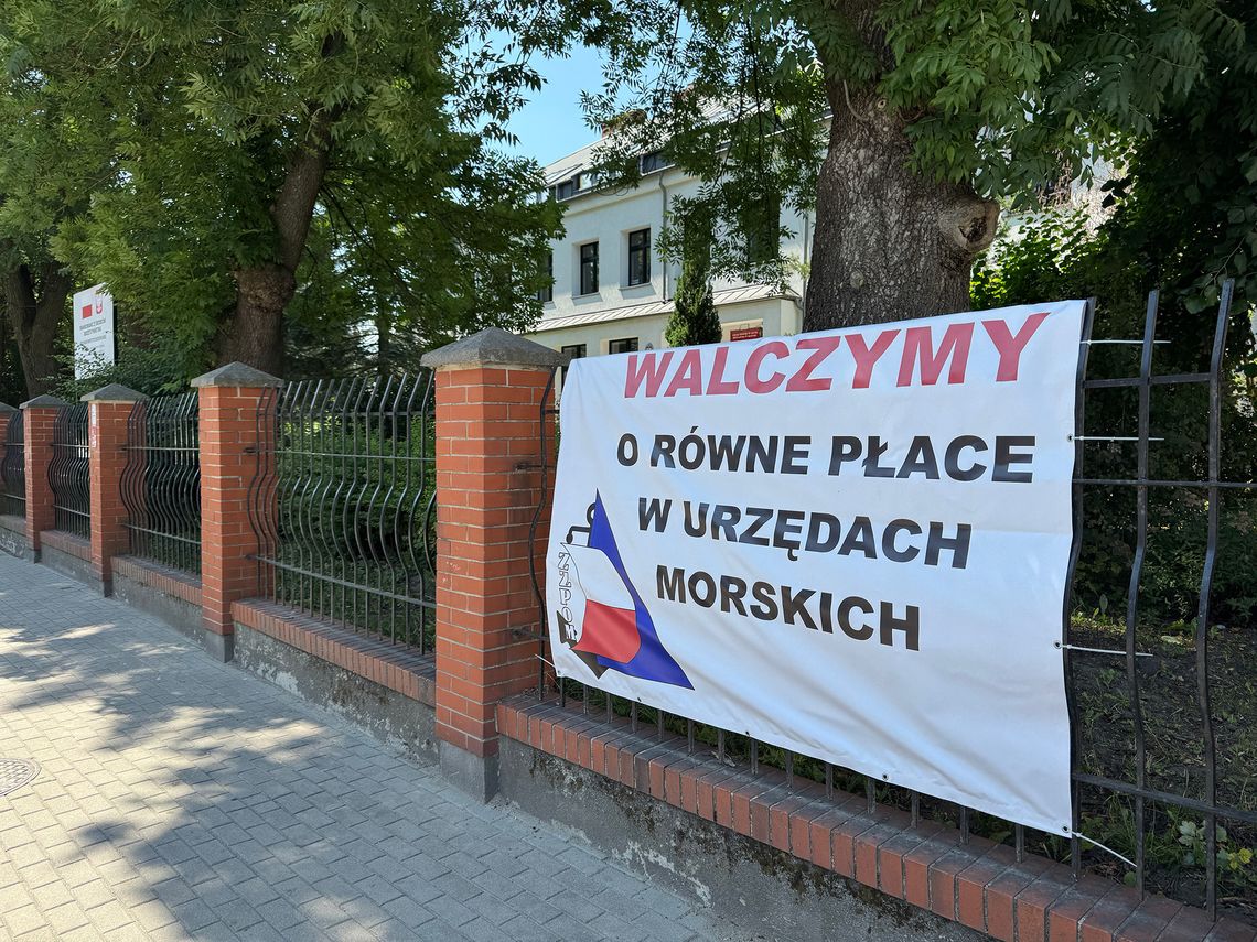 Związkowcy walczą o wyrównanie wynagrodzeń w Urzędzie Morskim w Gdyni placówka Urzędu Morskiego w Gdyni