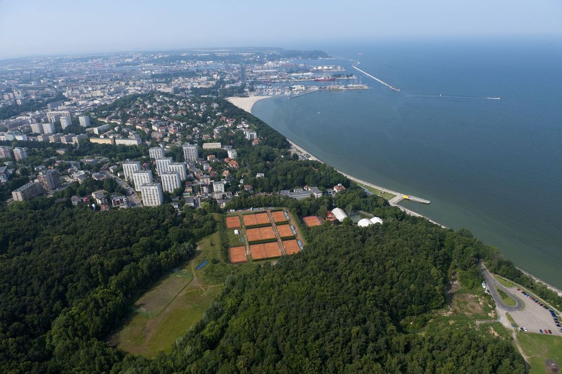 Korty Arki Gdynia. Sąd uchylił decyzję minister kultury. Nie będzie apartamentowca?