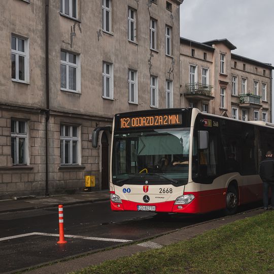 Autobusy na ul. Lendziona w Gdańsku stoją pod oknami mieszkańców