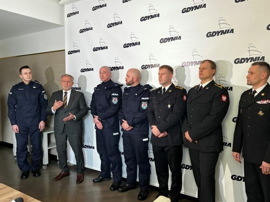 prezydent Gdyni podziękował policjantom ze Śródmieścia za bohaterski czyn