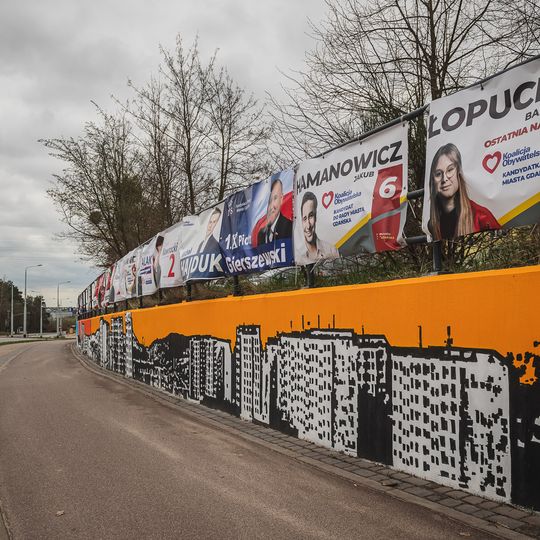 mural przedstawiający budowę osiedla na Morenie, Gdańsk 2024