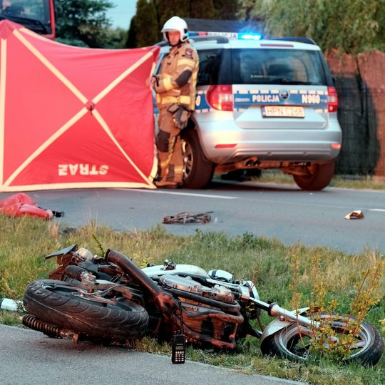 Tragiczny wypadek w Chojniczkach. Nie żyje motocyklista [ZDJĘCIA]