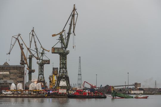 dźwig w kanale portowym, Gdańsk 2024
