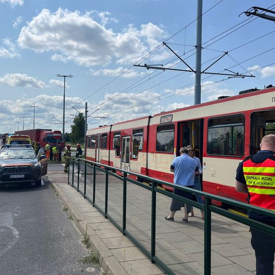 Gdańsk: Ciężarówka uderzyła w tramwaj Nowym Porcie