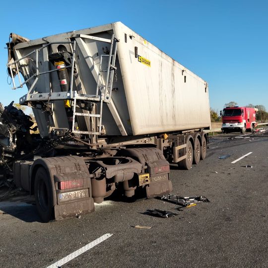 Wypadek na S7 pod Nowym Dworem Gdańskim! Ciężarówka uderzyła w pojazd OSP