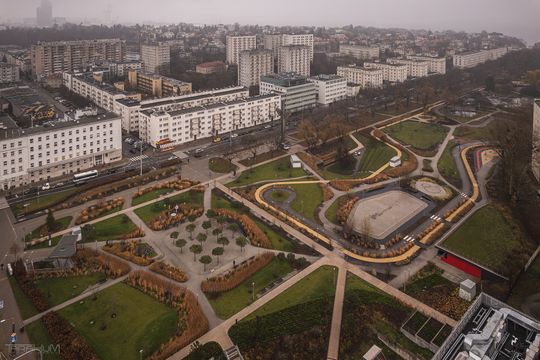 kontrowersyjne skrzyżowanie u zbiegu ulicy Świętojańskiej i alei Piłsudskiego, Gdynia