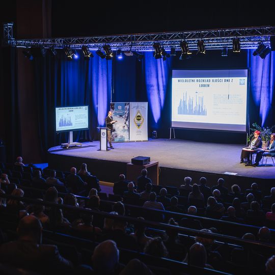 Jak się chronić przed powodzią, gdy topnieją lodowce? Konferencja w NOT