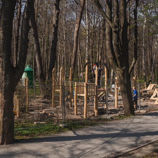Niezwykły plac zabaw w Sopocie. Powstaje domek na drzewie