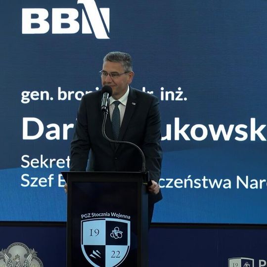 palenie blach pod budowę fregaty ORP Burza w PGZ Stoczni Wojennej