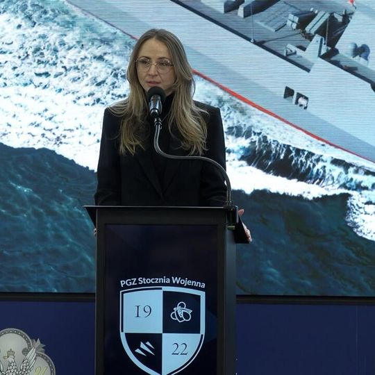 palenie blach pod budowę fregaty ORP Burza w PGZ Stoczni Wojennej