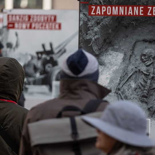 otwarcie na Targu Węglowym w Gdańsku wystawy IPN o Armii Czerwonej