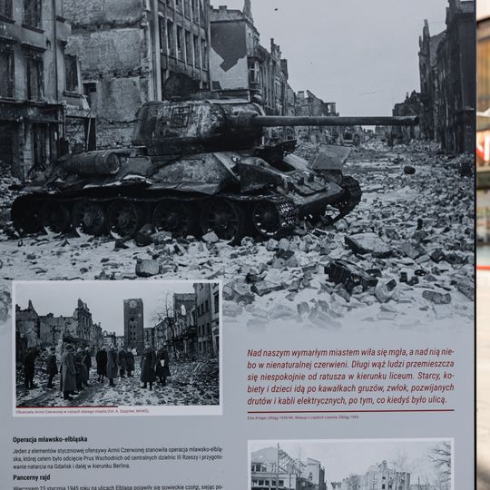 otwarcie na Targu Węglowym w Gdańsku wystawy IPN o Armii Czerwonej