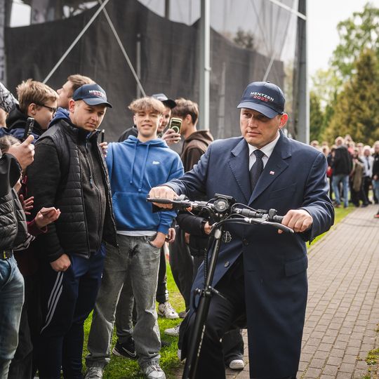 Sławomir Mentzen na spotkaniu z wyborcami w Kartuzach, 2025