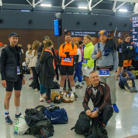 nocny duathlon 2025 na lotnisku w Gdańsku