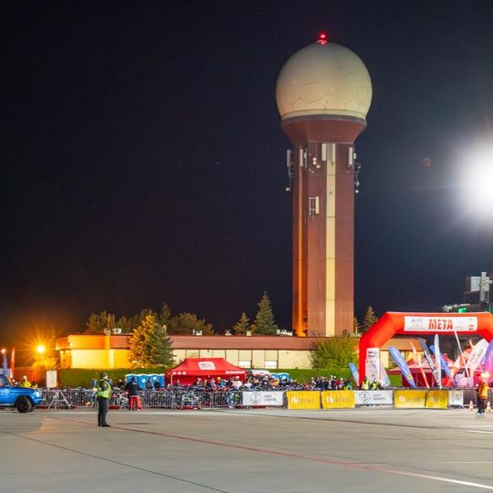 nocny duathlon 2025 na lotnisku w Gdańsku