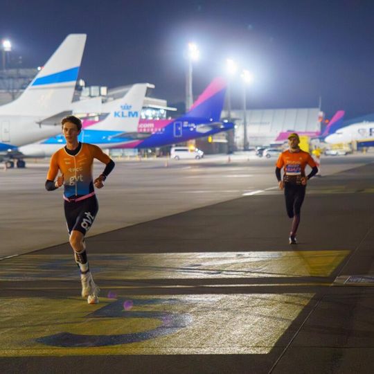 nocny duathlon 2025 na lotnisku w Gdańsku