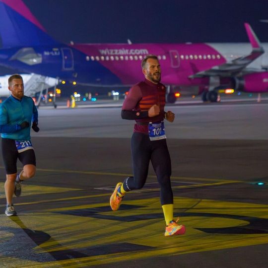 nocny duathlon 2025 na lotnisku w Gdańsku
