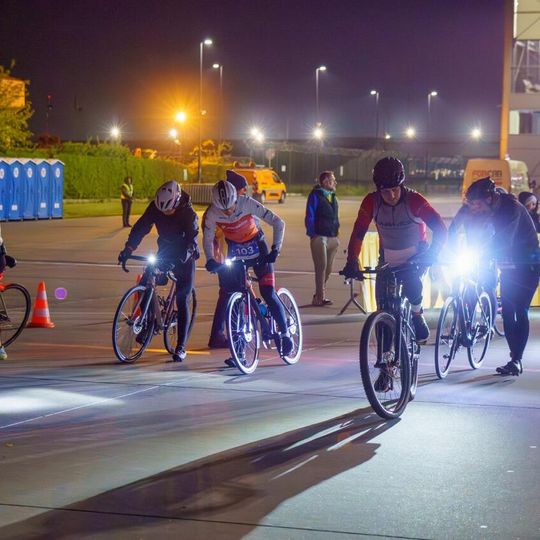 nocny duathlon 2025 na lotnisku w Gdańsku