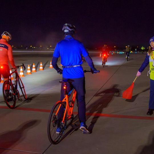 nocny duathlon 2025 na lotnisku w Gdańsku